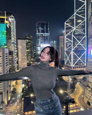 클라라, 홍콩 홀리는 아찔한 몸매···대문자 S라인 과시